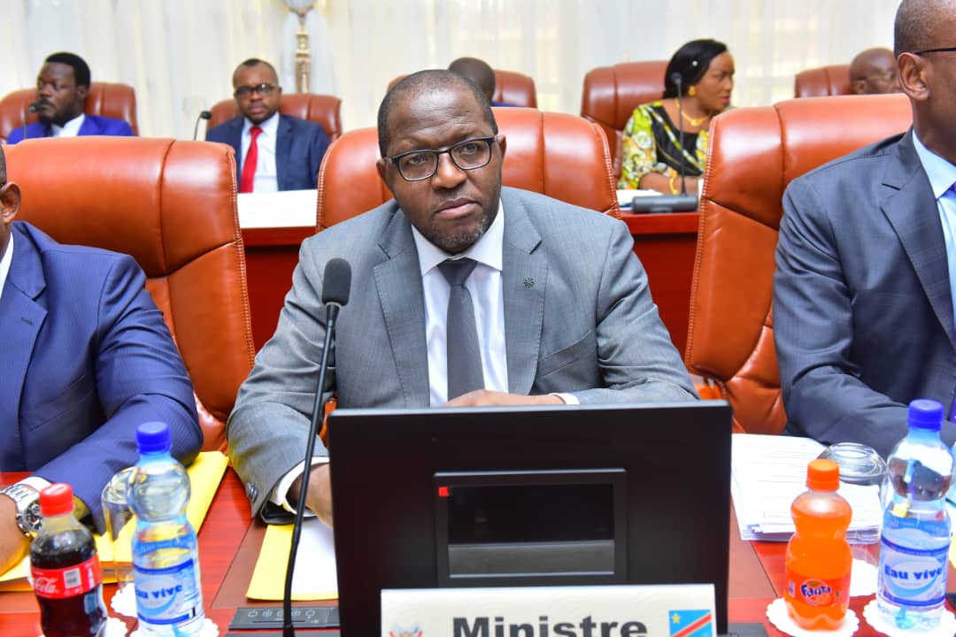 Presidential Conference Room employs Paperless system(图4)